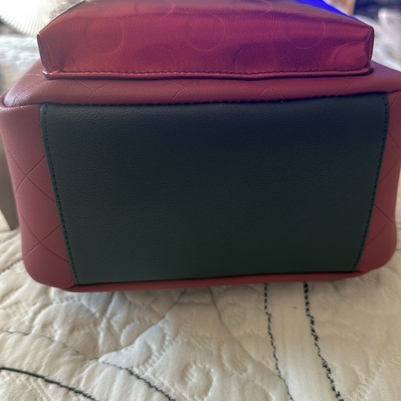 Loungefly New with Tag/Bag backpack Minnie Mouse Black & Burgundy Quilted Disney - Picture 11 of 11